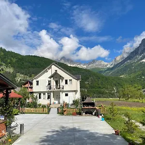 Bujtina Izet Selimaj Maison d'hôtes Valbone